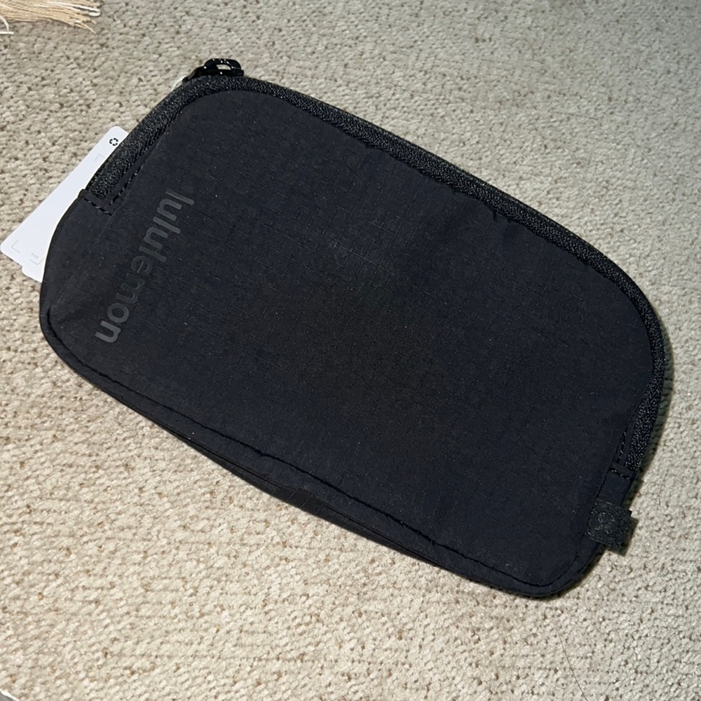 LAST ONE!! Lululemon Everywhere Mini Belt Bag 0.7L | Black | NWT